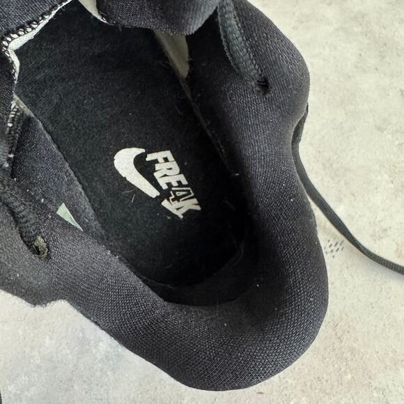 Nike Zoom Freak 4 Men's 7.5 Black White Panda Basketball Shoes Sneakers READ - Picture 11 of 14